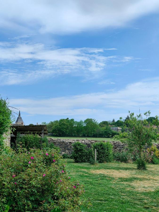 Gite De La Maison Fort Vereaux Exterior photo